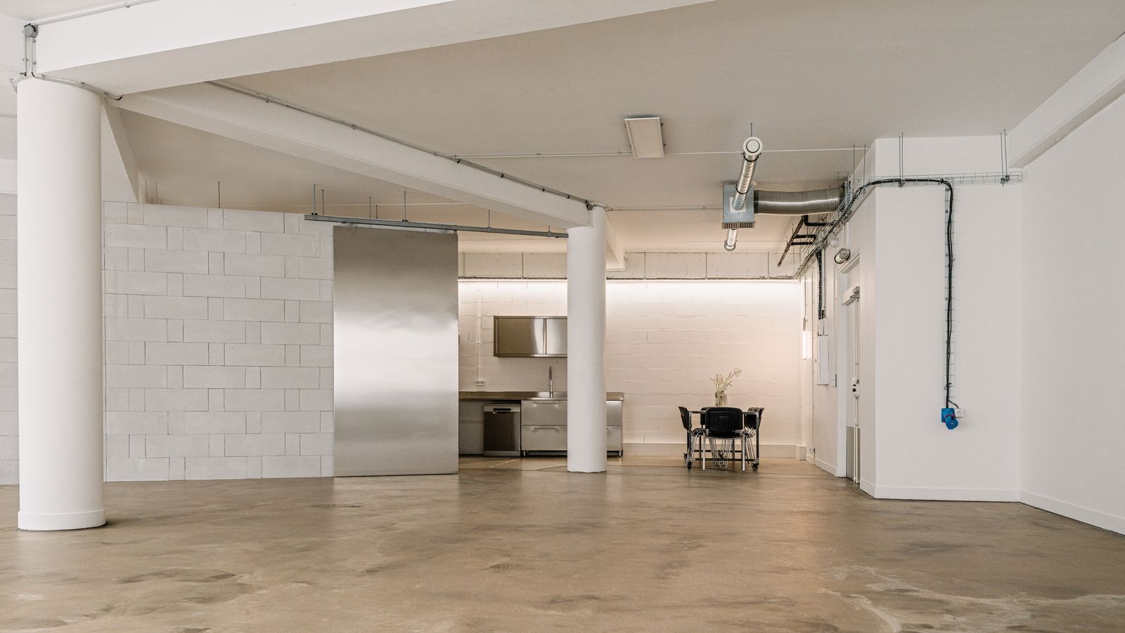 Plateau, cuisine et espace détente